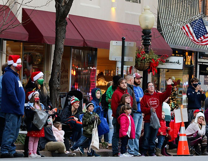 Christmas parade brings holiday cheer to Capital City