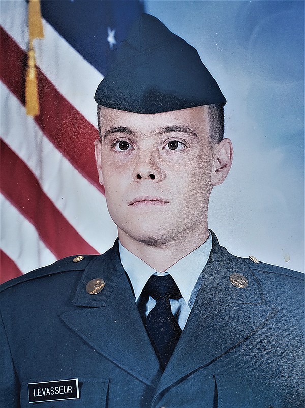 Veteran Served Nearly 25 Years In U S Army Deployed In Several 