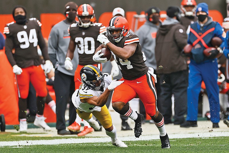 Browns' Chubb picking u7p yards, admirers with every run