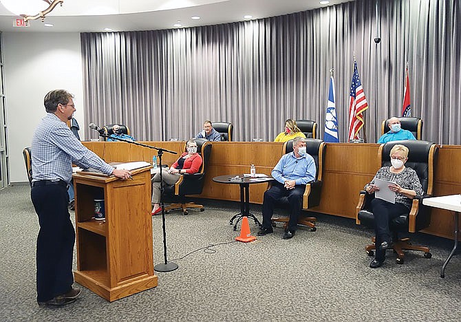 Fulton Utilities Superintendent Darrell Dunlap, left, informs Fulton City Council members of the damage done to Fulton's financial reserves during the recent natural gas price spike.