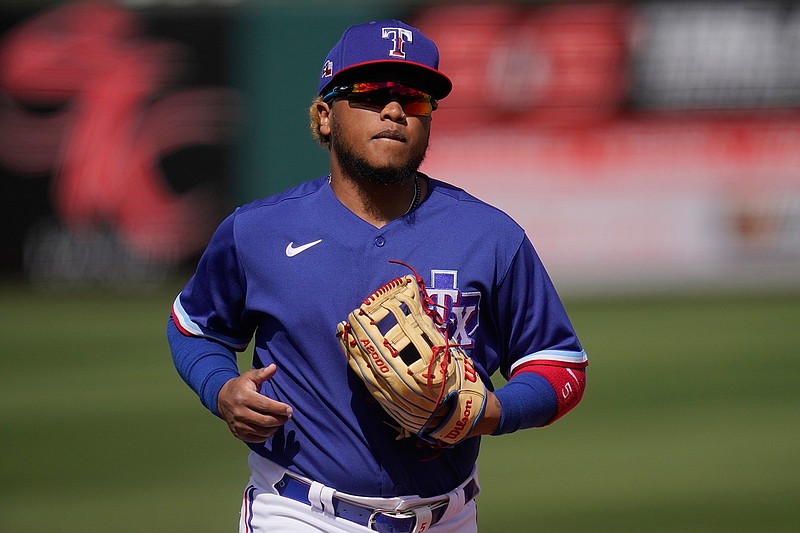 Year after broken jaw, no flinch for Rangers' Calhoun Outfielder says