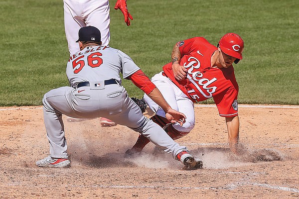 Castellanos strikes back with his bat, leads Reds over Cards