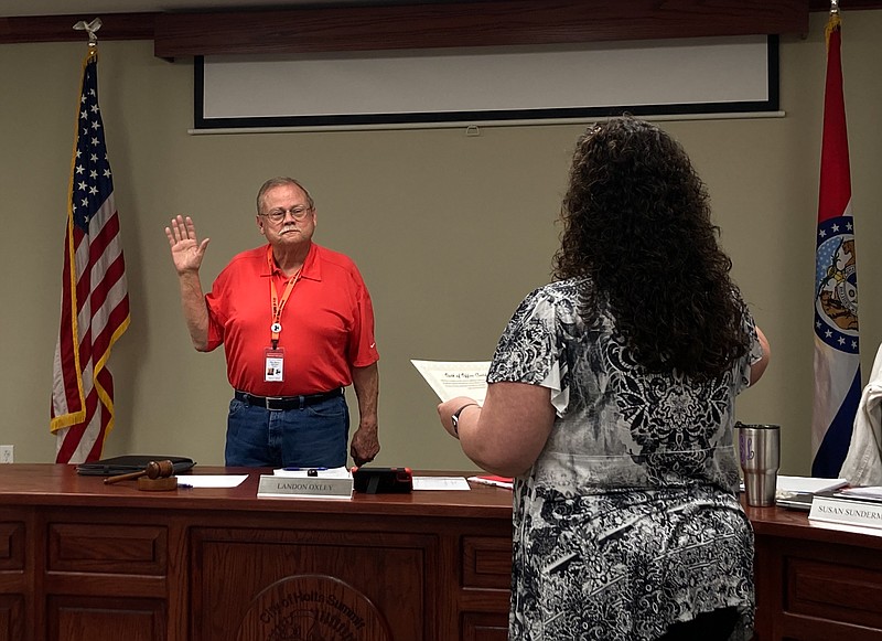 Holts Summit Board swears in reelected council members Jefferson