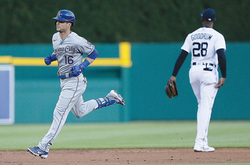 Minor sharp in start as Royals roll to win against Tigers