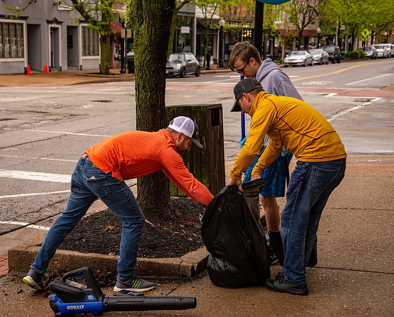 Downtown Association hosts cleanup event Jefferson City News Tribune