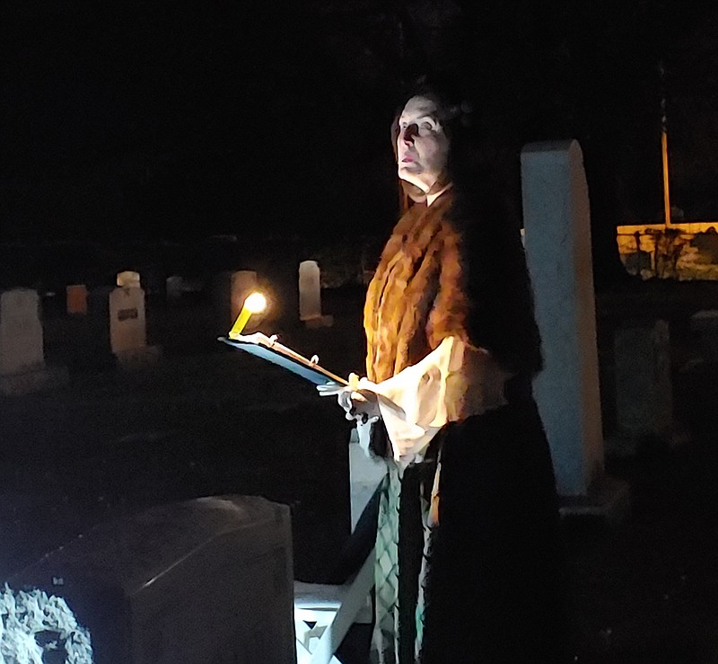 Tammie Duncan portrays Ella Lou Wisdom Ragland during a previous cemetery tour. (Photo courtesy Texarkana Museums System)
