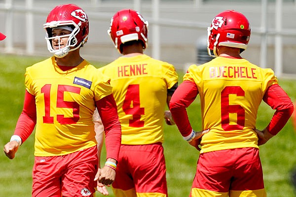 Kansas City Chiefs quarterback Patrick Mahomes stands with quarterbacks Chad Henne and Shane Buechele during tpractice Thursday in Kansas City.