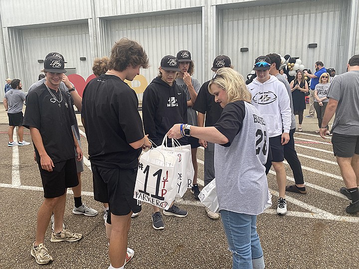  Jenny Bearden and her son Brock hand out goody bags to the Pleasant Grove High School baseball team Tuesday at the school. The team will face Stephenville today in Austin for the semifinal round of the 4A state championship tournament.
Submitted photo
