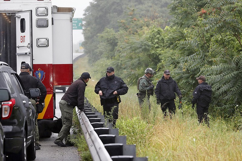 11 People In Custody After Hourslong Armed Standoff On I 95 Fulton Sun 1245