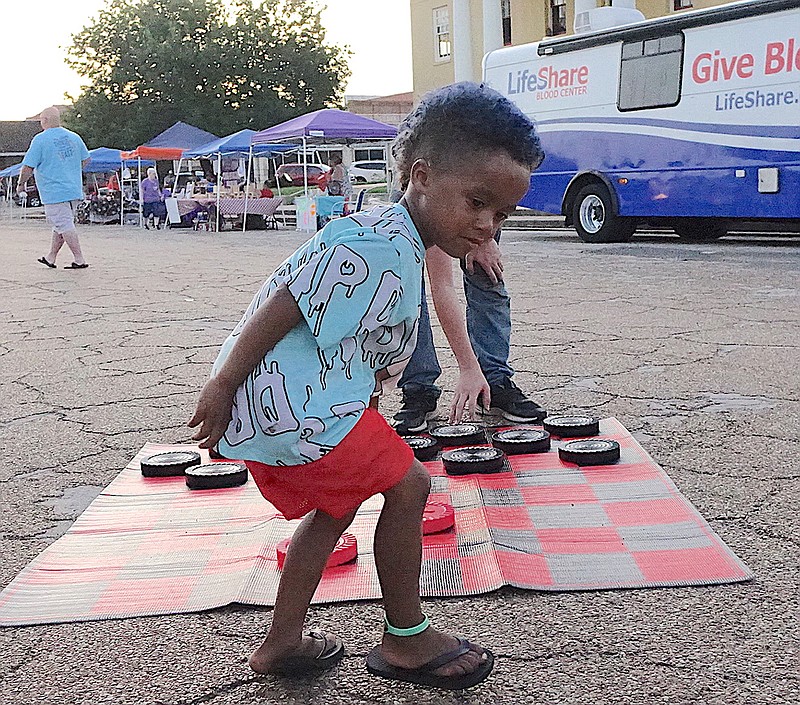 Block party Friends and neighbors get together in Linden Texarkana