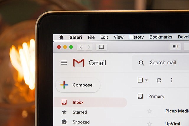 why do emails disappear from gmail