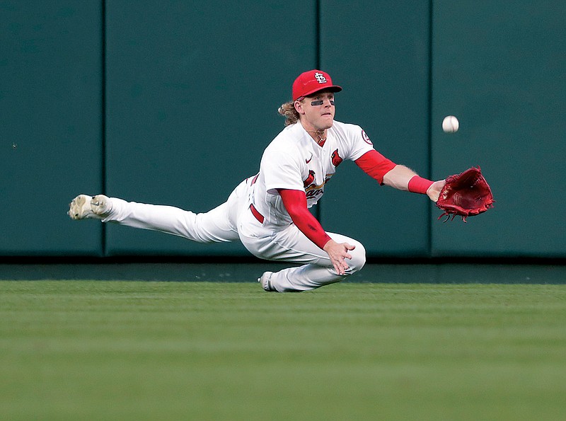 Cardinals outfielder positive for COVID-19, series with Pirates