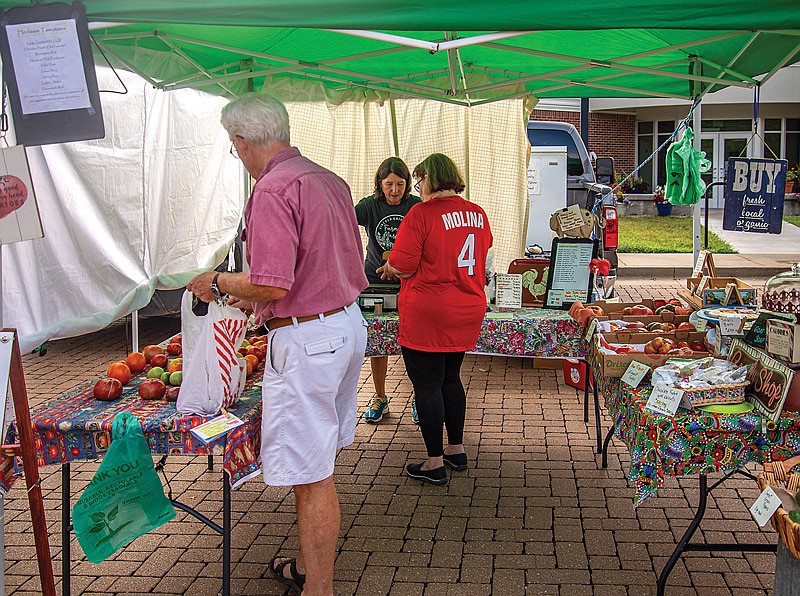 Shoppers take advantage of the beautiful weather Saturday morning, Aug. 21, 2021, to check out the Lincoln University Farmers Market.  (Ken Barnes/News Tribune)