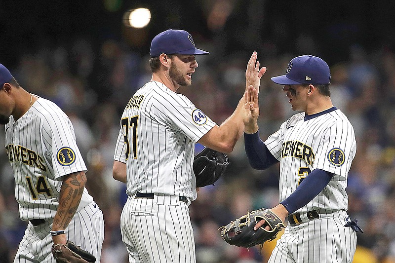 Adrian Houser pitches 7 innings as Milwaukee Brewers beat