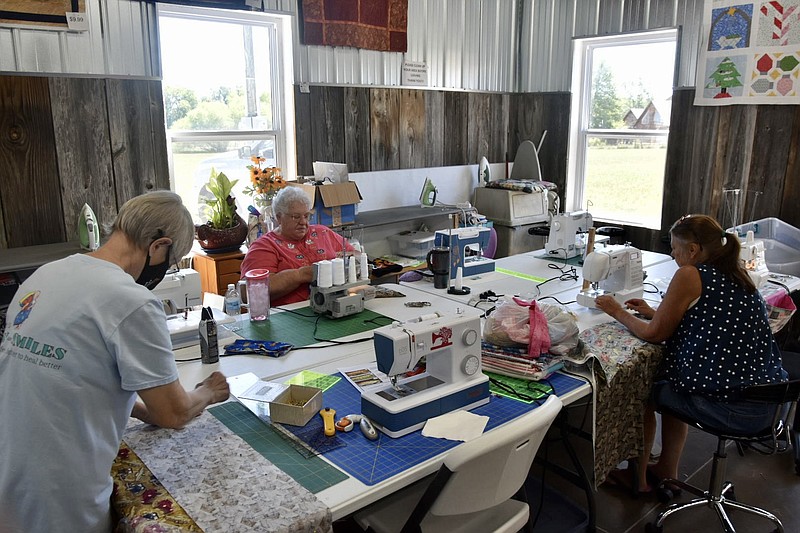 <p>Paula Tredway/FULTON SUN</p><p>Mid-Missouri’s chapter for Ryan’s Case for Smiles was organized by Ginger Beasley. The organization tries to serve in between the bigger chapters in Kansas City, St. Louis and Springfield. During their workshop Thursday at Rooster Creek Company, volunteers made 250 pillowcases with the goal of finishing 250 more.</p>