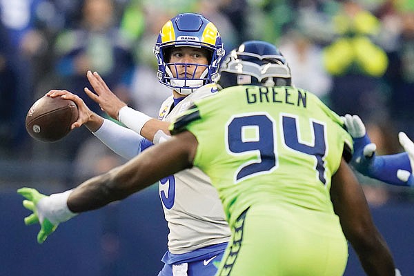 Stafford, Rams beat Seahawks 26-17; Wilson injures finger