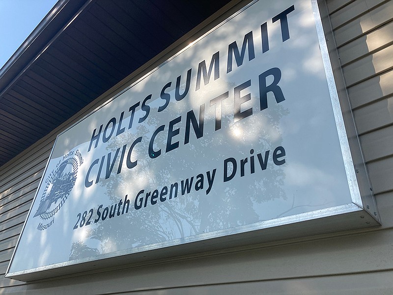 Holts Summit Aldermen discuss baseball fields, Christmas parade