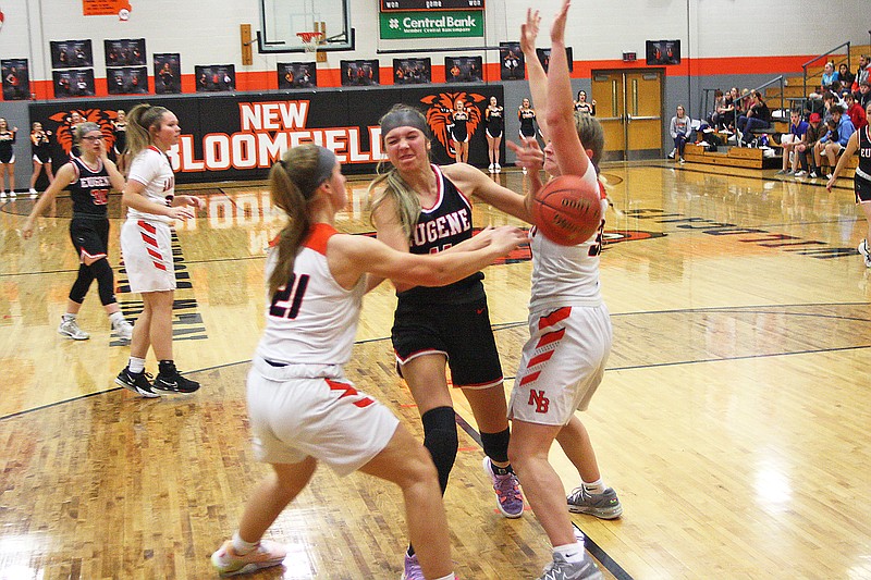 Eugene junior Olivia Angerer pushes through the defense imposed by New Bloomfield freshman Macie Abbott and senior Ellie Emerson. Angerer led all scorers with her game-high 18 points, scoring 10 in the second half, and sophomore Kaylee Kempker followed her with her 13 points in the second half. Senior Asya Nichols also scored all of her 15 points in the second half for New Bloomfield.