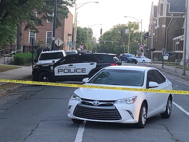 Police investigate a shooting in downtown Little Rock, Monday, Sept. 20, 2021. (Arkansas Democrat-Gazette/Danny Shameer)