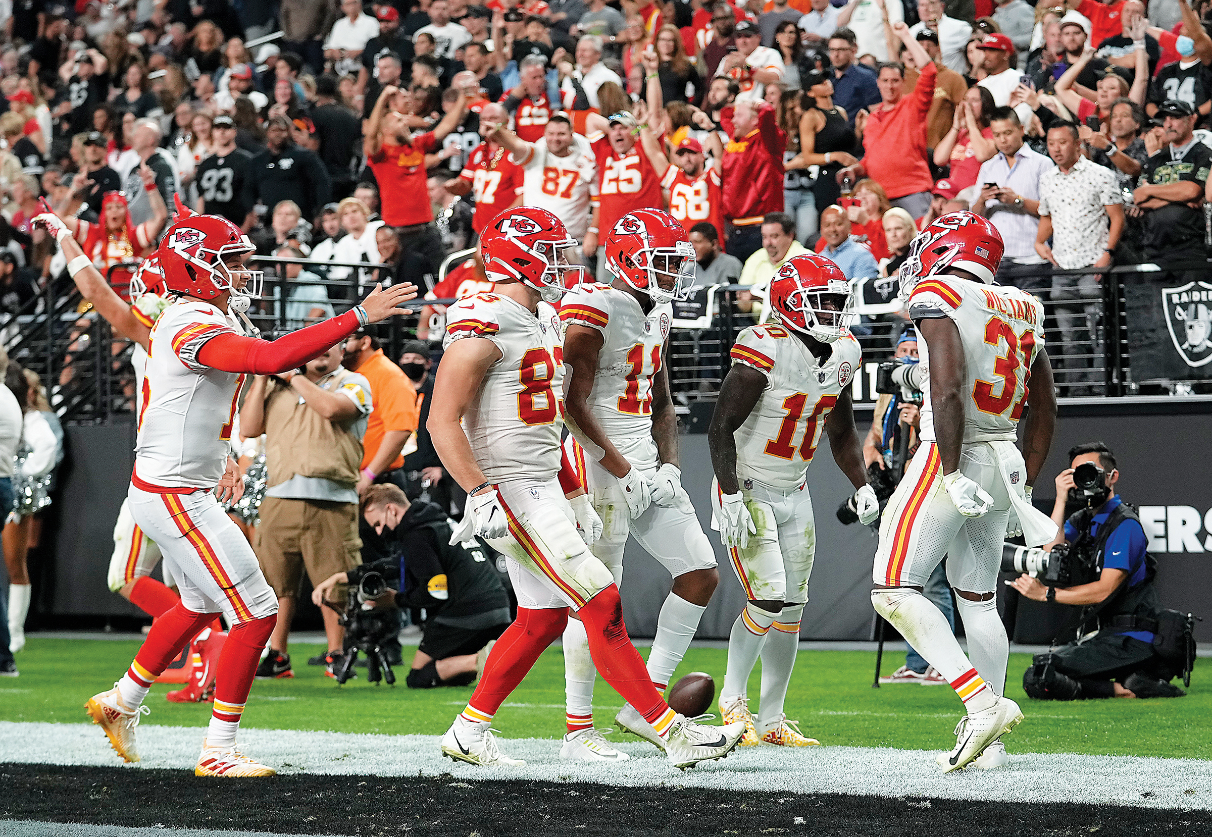 Chiefs aim for sixth straight win as Raiders make visit - Vimarsana News