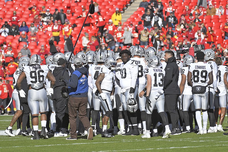Once division leader, Raiders stumble in historic loss in K.C.