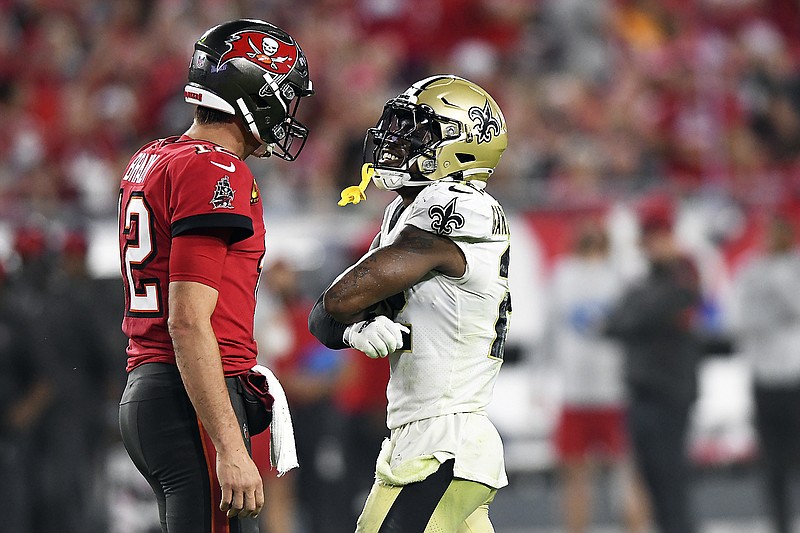 Tom Brady throws four TDs as Buccaneers clinch first playoff spot since 2007, NFL