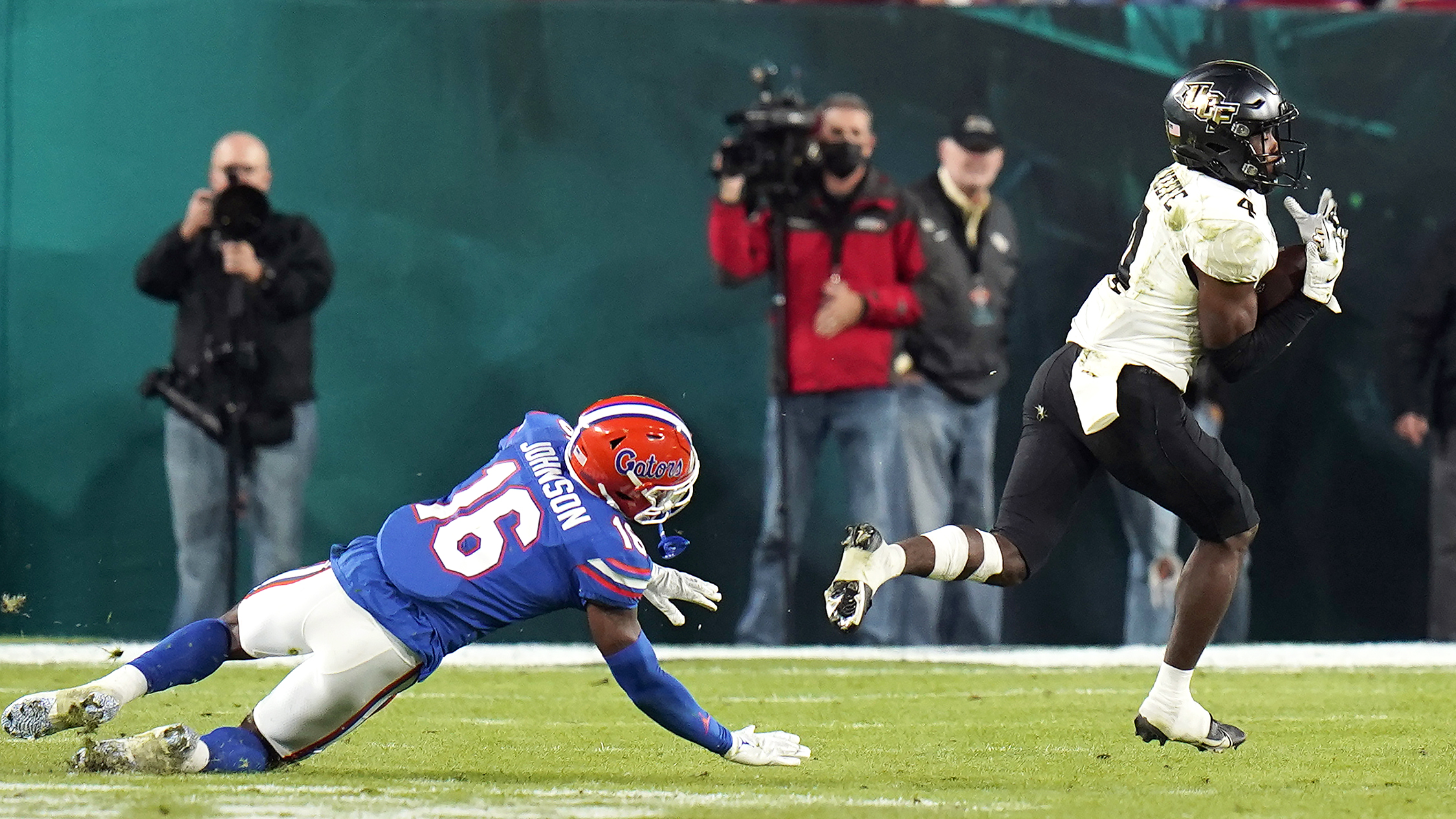 Bowser boosts UCF to 29-17 bowl win against Florida - Vimarsana News