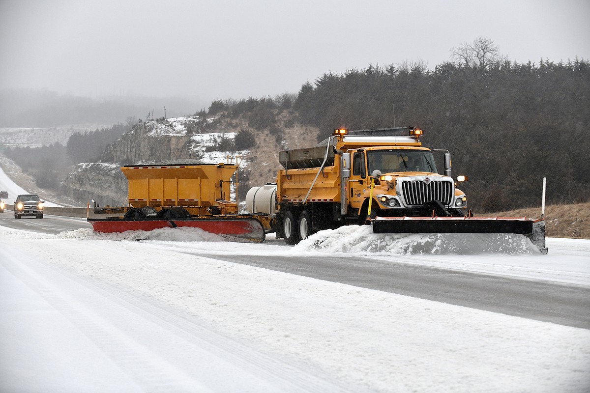 Road crews hoping for break in storm mid-day | Jefferson City News Tribune