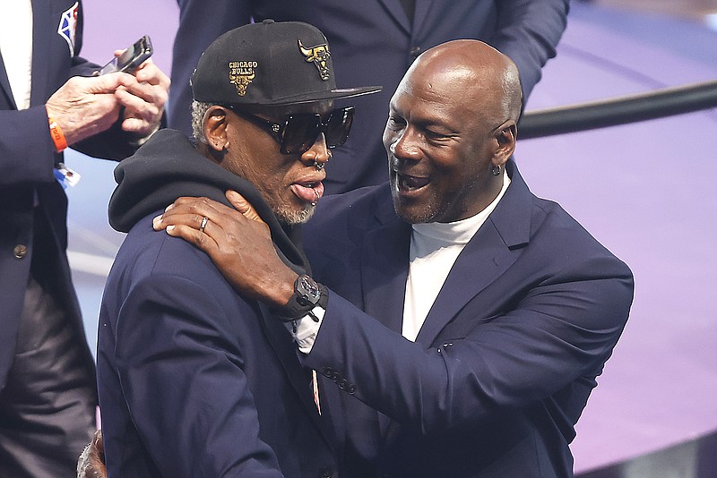 NBA 75th Anniversary ceremony: When Michael Jordon challenged Magic Johnson  to 1-on-1 (PHOTOS)