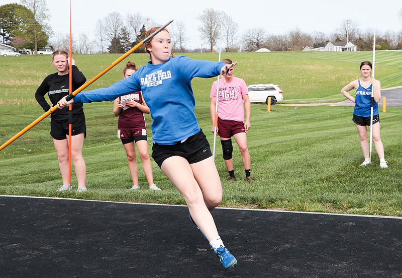 Pontius breaks South Callaway javelin record, North Callaway boys win 5 events Fulton Sun