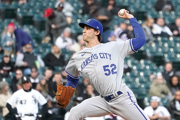 Lynch shines, Royals blank slumping White Sox 6-0 - Vimarsana News