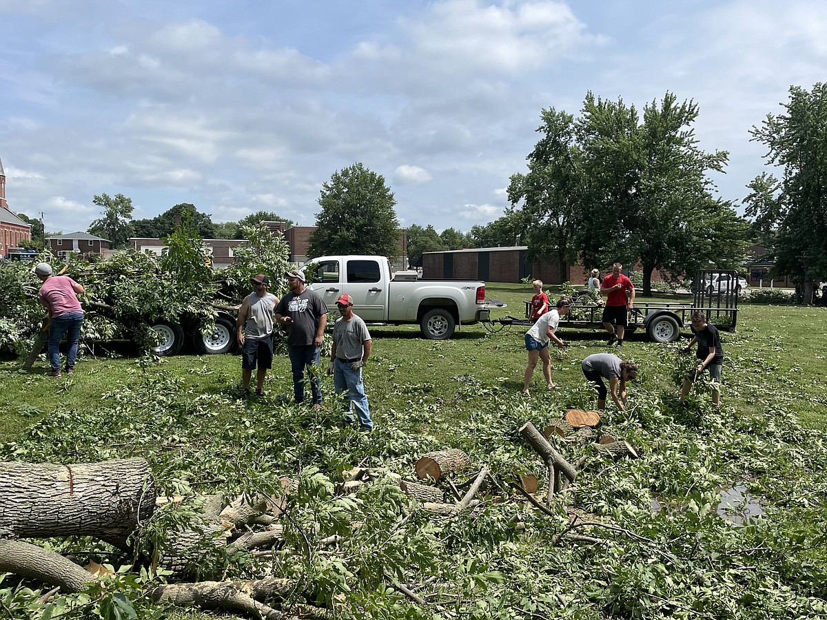 Tipton cleaning up after storm strikes town | Jefferson City News Tribune