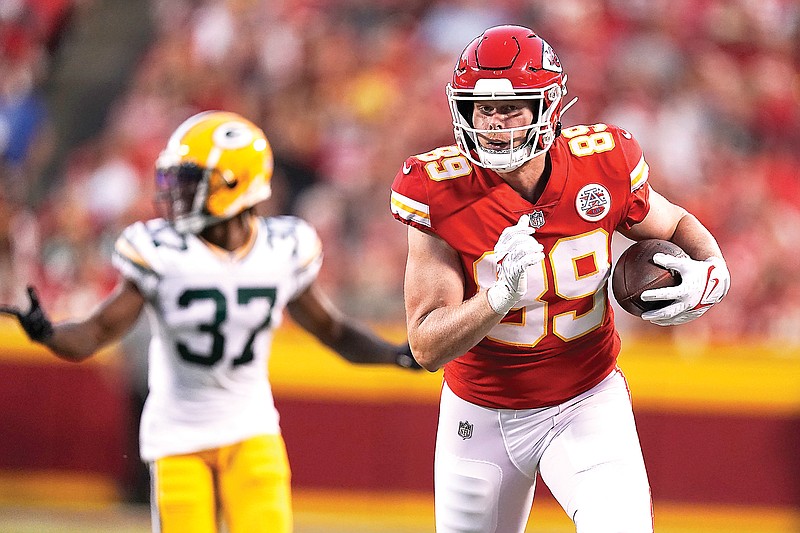 Chiefs honor Dawson, beat Packers 17-10 in preseason finale