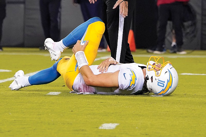 Chargers sideline clears after late hit to Justin Herbert 