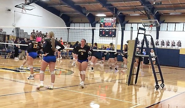 Helias volleyball celebrates Senior Night with win against Borgia - Vimarsana News