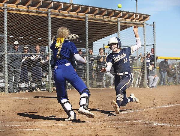 Helias beats Washington 5-1 in Class 4 softball semifinal game - Vimarsana News