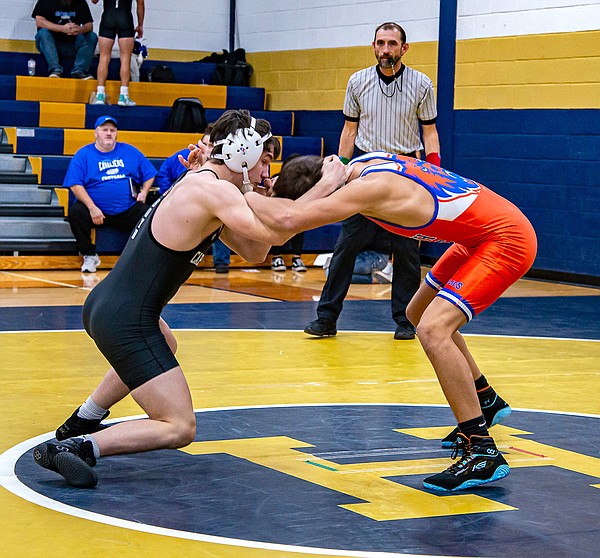 Capital City off to 1-1 start at the Missouri Duals - Vimarsana News