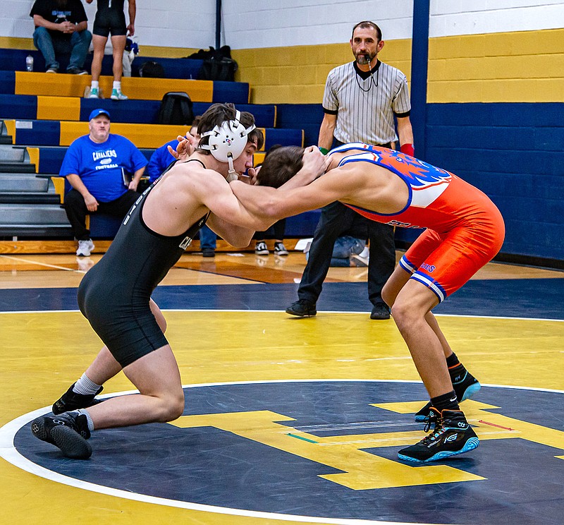 Capital City off to 1-1 start at the Missouri Duals | Jefferson City ...