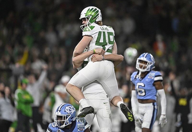 Bo Nix, Oregon Ducks rally past Texas Tech