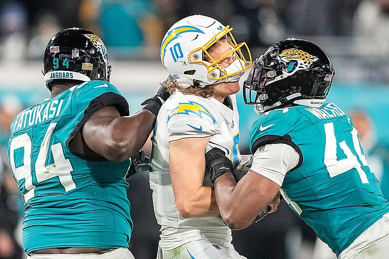 Los Angeles Chargers QB Justin Herbert taking go long to another level in  the NFL