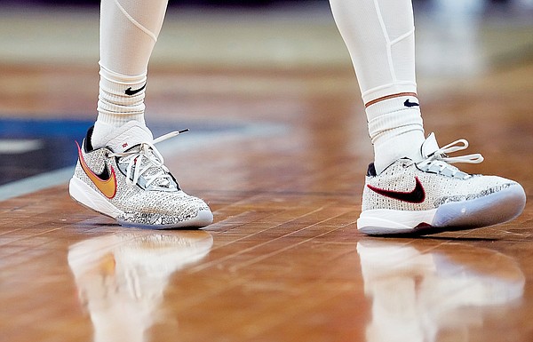 Low-cut sneakers gain traction on court - Vimarsana News