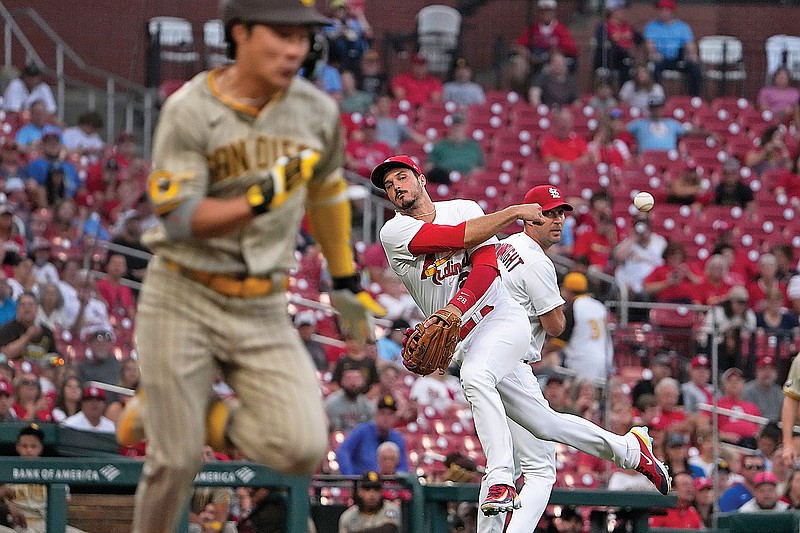 Nolan Arenado leaves Cardinals' game with lower back tightness