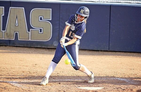 Helias uses big fourth inning to get past Jefferson City 9-2 - Vimarsana News