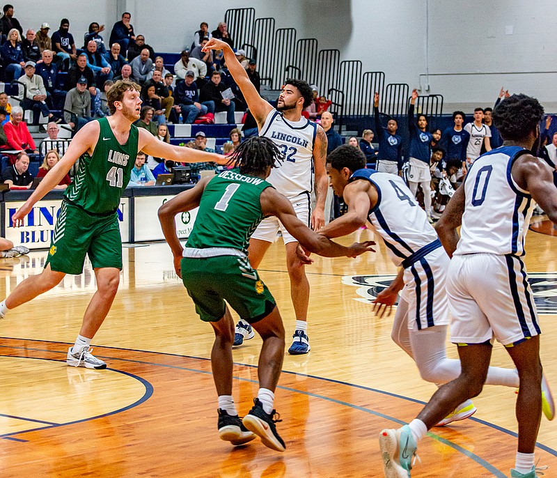 Lincoln basketball teams host home doubleheader to wrap up 2023