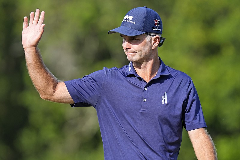 Kevin Streelman waves to the gallery after making his putt on the seventh hole during Thursday's first round of the Valspar Championship at Innisbrook in Palm Harbor, Fla. (Associated Press)