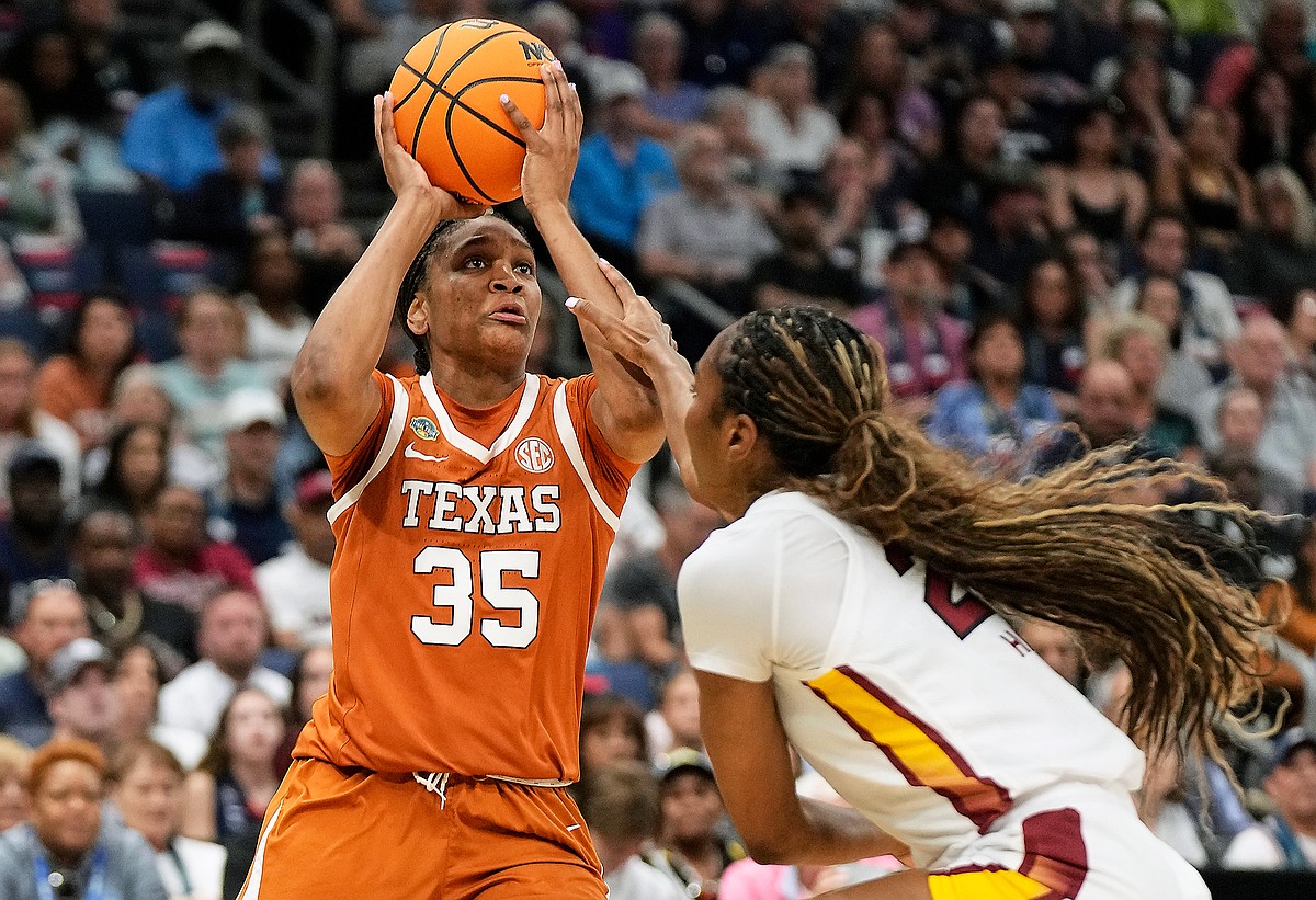 South Carolina chosen to repeat as SEC women’s champion, Booker tabbed as POTY