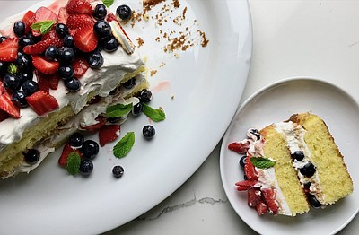 Mixed Berry Brita Cake