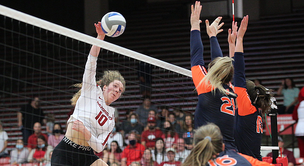 Arkansas Volleyball Rallies Past Auburn In Five Sets The Arkansas Democrat Gazette Arkansas