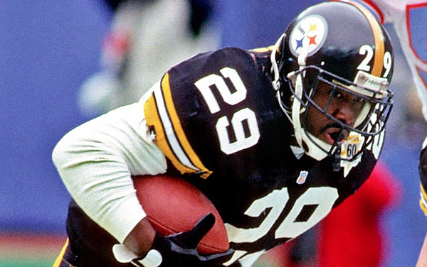 Running Back Barry Foster of the Pittsburgh Steelers follows the