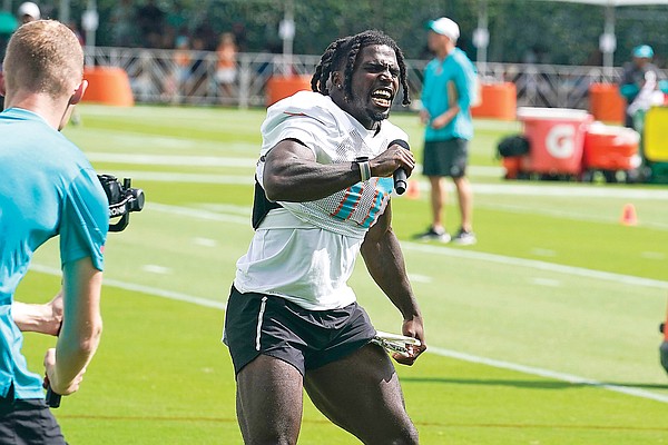 McDaniel's path to Dolphins started with lost hat as fan